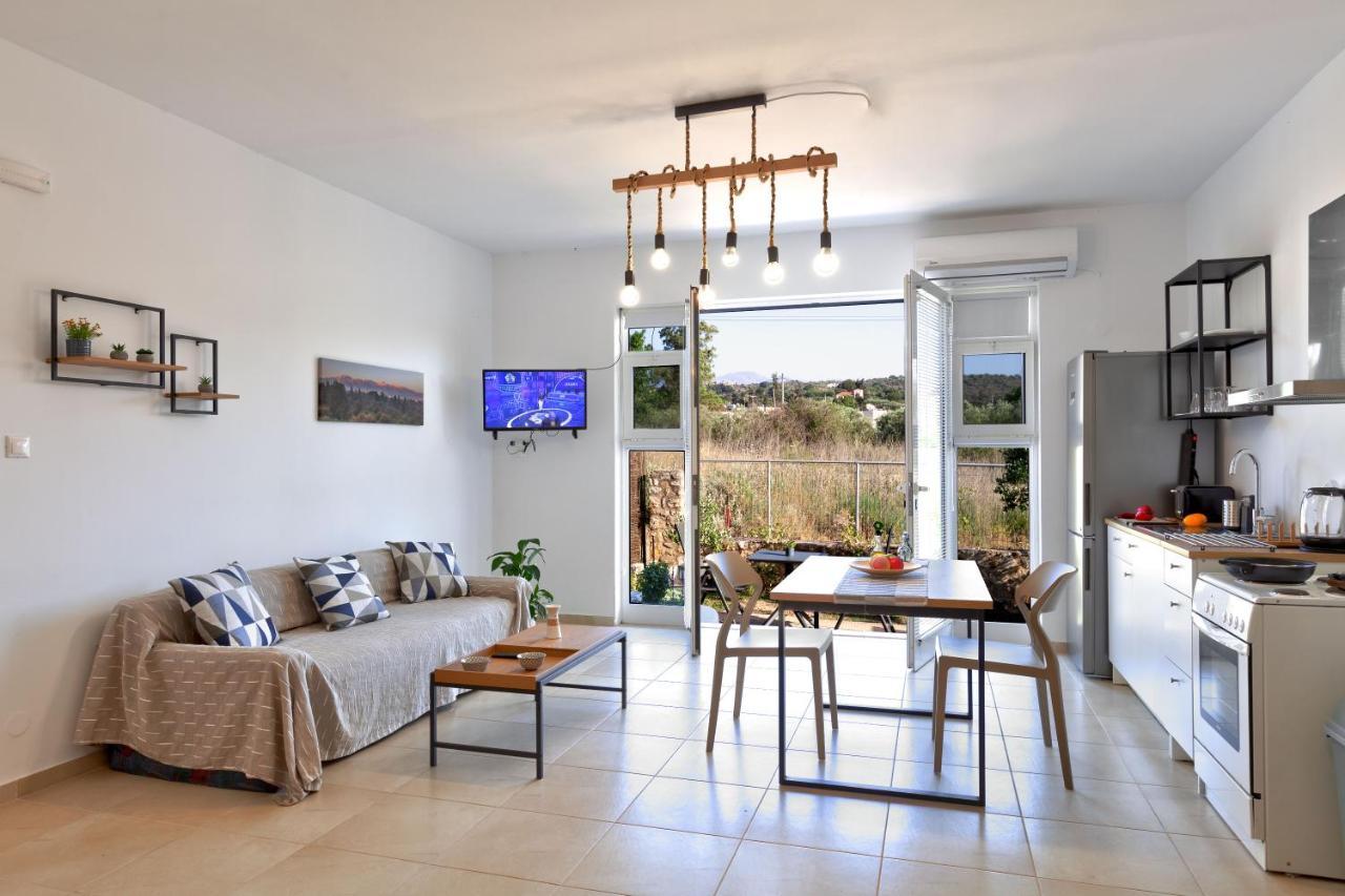 Livingfy Apt With Mountain View & Garden Vamos Bagian luar foto