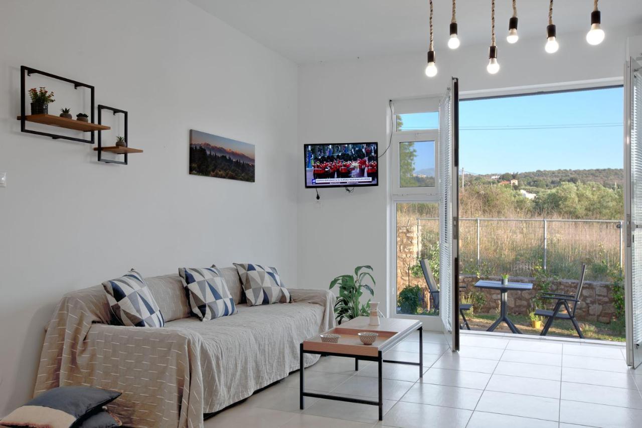 Livingfy Apt With Mountain View & Garden Vamos Bagian luar foto